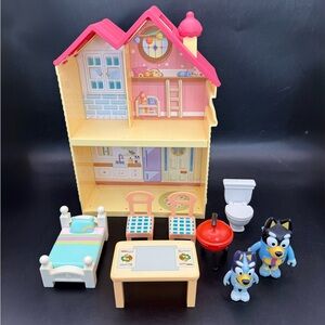 Bluey Mini Home Playset with Carry Handle House W/Figures & 6 Pieces Furniture